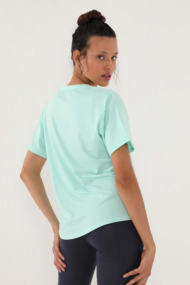 Mint Yeşili Arkası Uzun Kısa Kol Standart Kalıp O Yaka Kadın T-Shirt - 97152