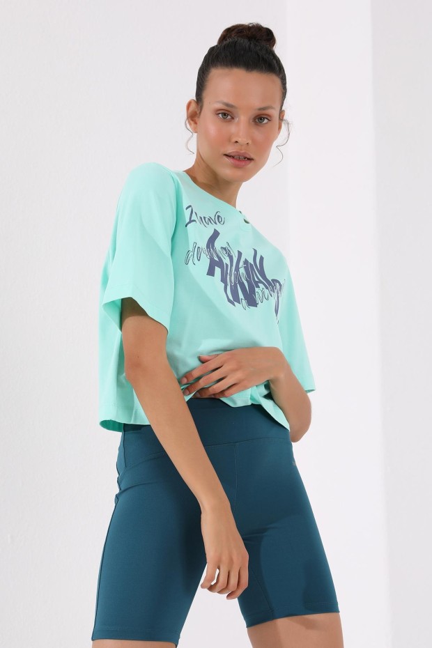 Mint Yeşili Asimetrik Yazı Baskılı O Yaka Kadın Oversize T-Shirt - 97136