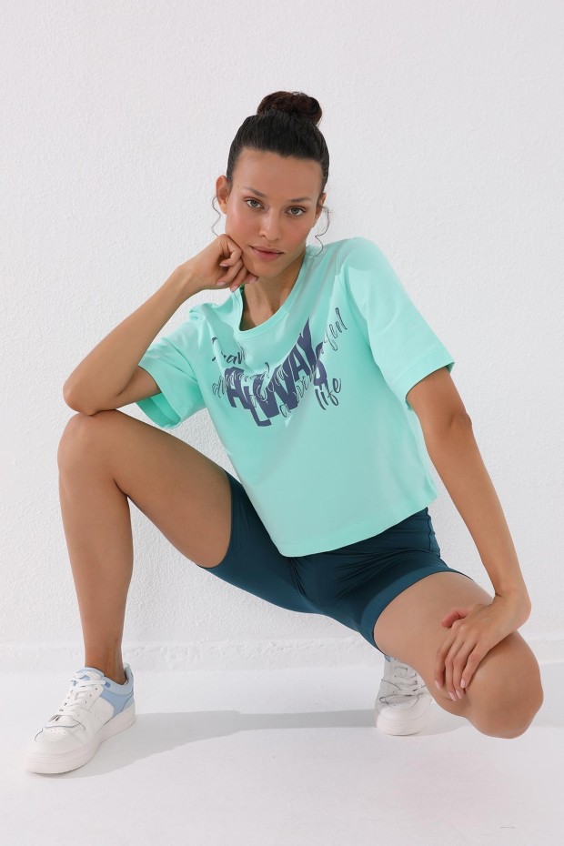 Mint Yeşili Asimetrik Yazı Baskılı O Yaka Kadın Oversize T-Shirt - 97136