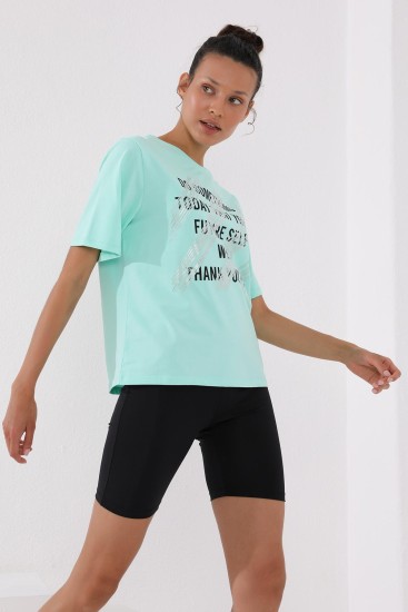 Mint Yeşili Deforme Yazı Baskılı O Yaka Kadın Oversize T-Shirt - 97133 - Thumbnail