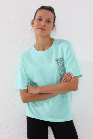 Mint Yeşili Deforme Yazı Baskılı O Yaka Kadın Oversize T-Shirt - 97134 - Thumbnail