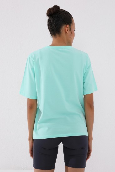 Mint Yeşili El Yazısı Baskılı O Yaka Kadın Oversize T-Shirt - 97137 - Thumbnail