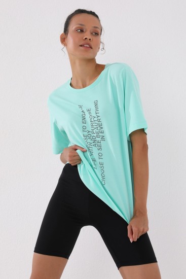 Mint Yeşili Pembe Dikey Yazı Baskılı O Yaka Kadın Oversize T-Shirt - 97138 - Thumbnail