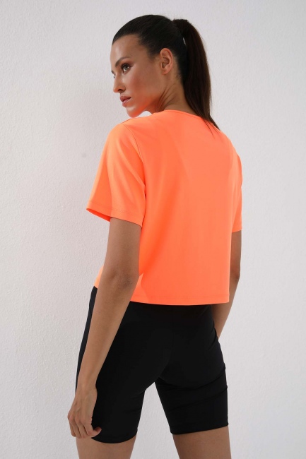 Neon Oranj Basic Kısa Kol Standart Kalıp O Yaka Kadın Crop Top T-Shirt - 97143 - Thumbnail