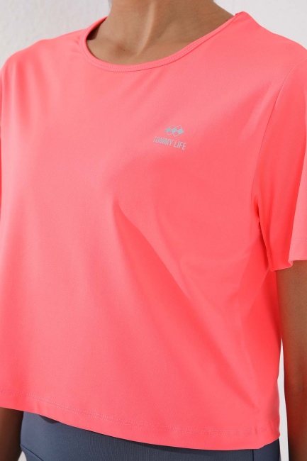 Neon Pembe Basic Kısa Kol Standart Kalıp O Yaka Kadın Crop Top T-Shirt - 97143 - Thumbnail
