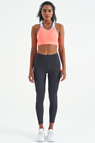 Neon Pembe Renk Bloklu Sırt Baskı Detaylı Dar Kalıp Kadın Büstiyer - 97253 - TOMMYLIFE (1)