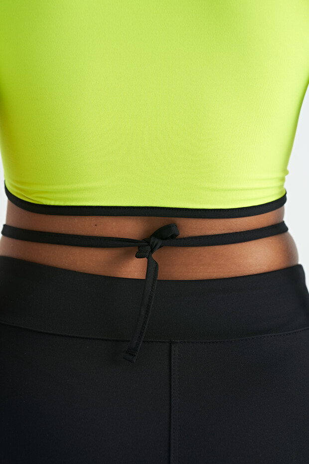 Neon Sarı Bel Bağlama Detaylı O Yaka Standart Kalıp Dalgıç Kumaş Kadın Crop T-Shirt - 97266 - 13
