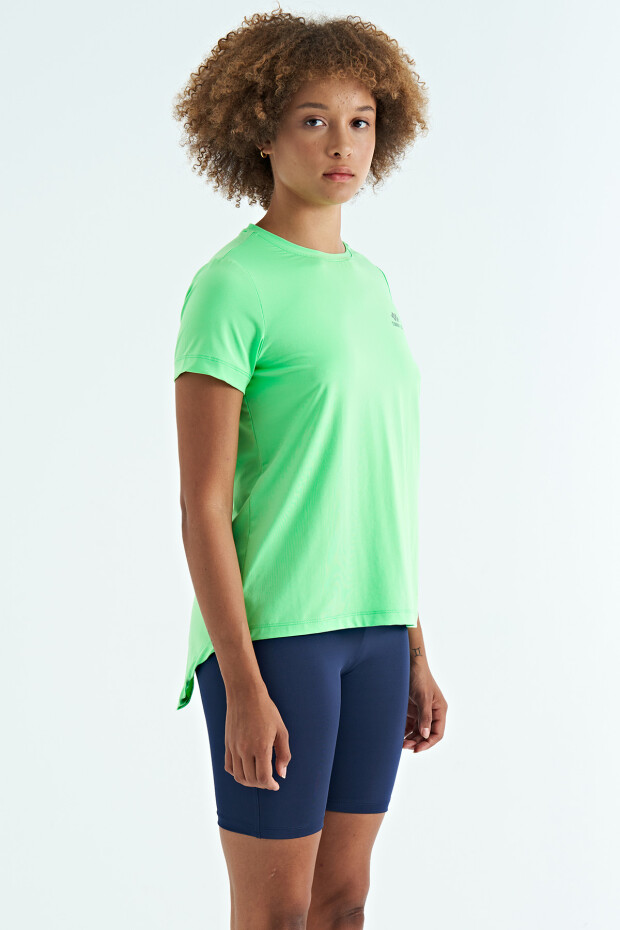 Neon Yeşil Sırt Yırtmaç Detaylı O Yaka Kısa Kollu Standart Kalıp Kadın T-Shirt - 97267