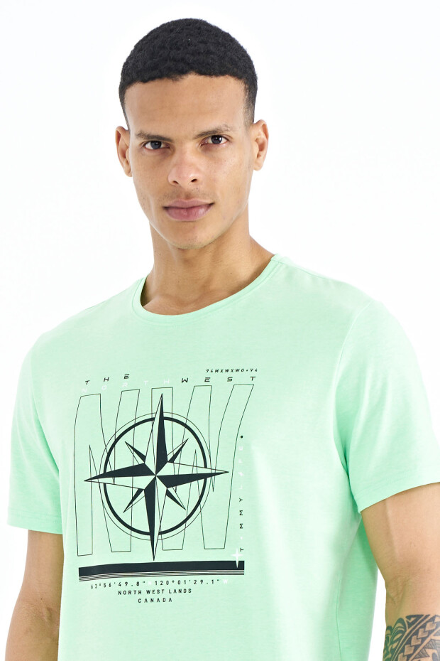 Neon Yeşil Yazı ve Pusula Baskılı Standart Kalıp O Yaka Erkek T-Shirt - 88173