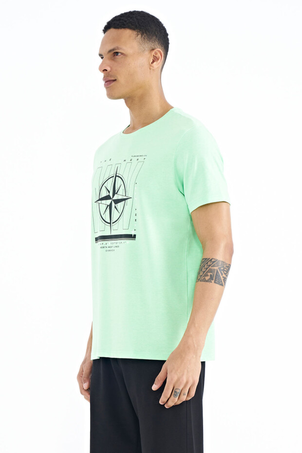 Neon Yeşil Yazı ve Pusula Baskılı Standart Kalıp O Yaka Erkek T-Shirt - 88173