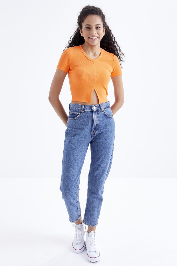 Oranj Basic Önü Yırtmaçlı V Yaka Kadın Crop Top T-Shirt - 97206