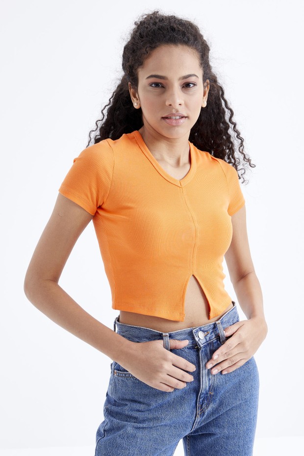 Oranj Basic Önü Yırtmaçlı V Yaka Kadın Crop Top T-Shirt - 97206