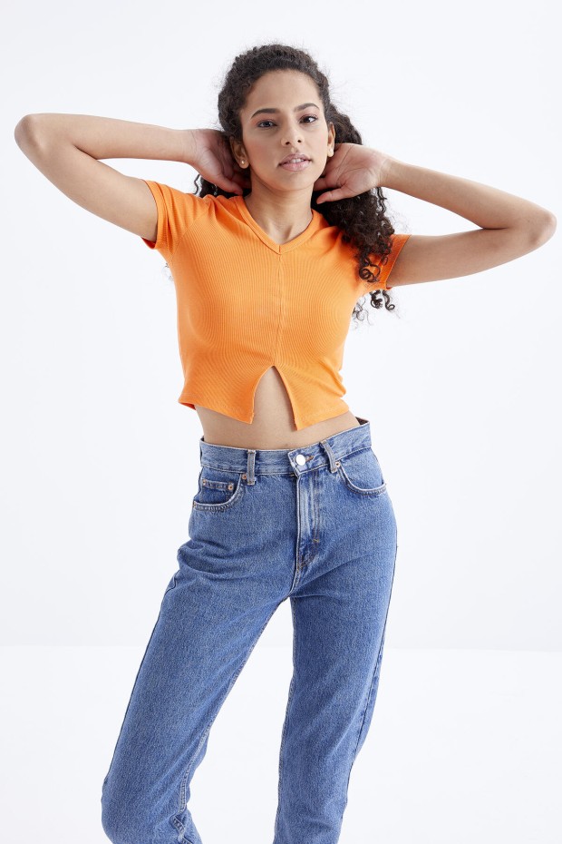 Oranj Basic Önü Yırtmaçlı V Yaka Kadın Crop Top T-Shirt - 97206