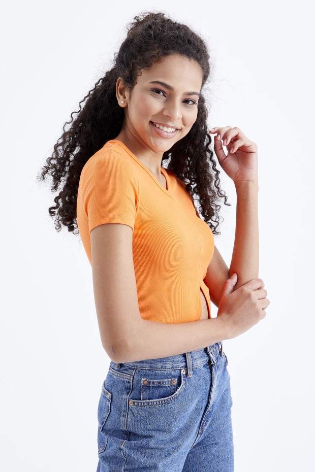 Oranj Basic Önü Yırtmaçlı V Yaka Kadın Crop Top T-Shirt - 97206