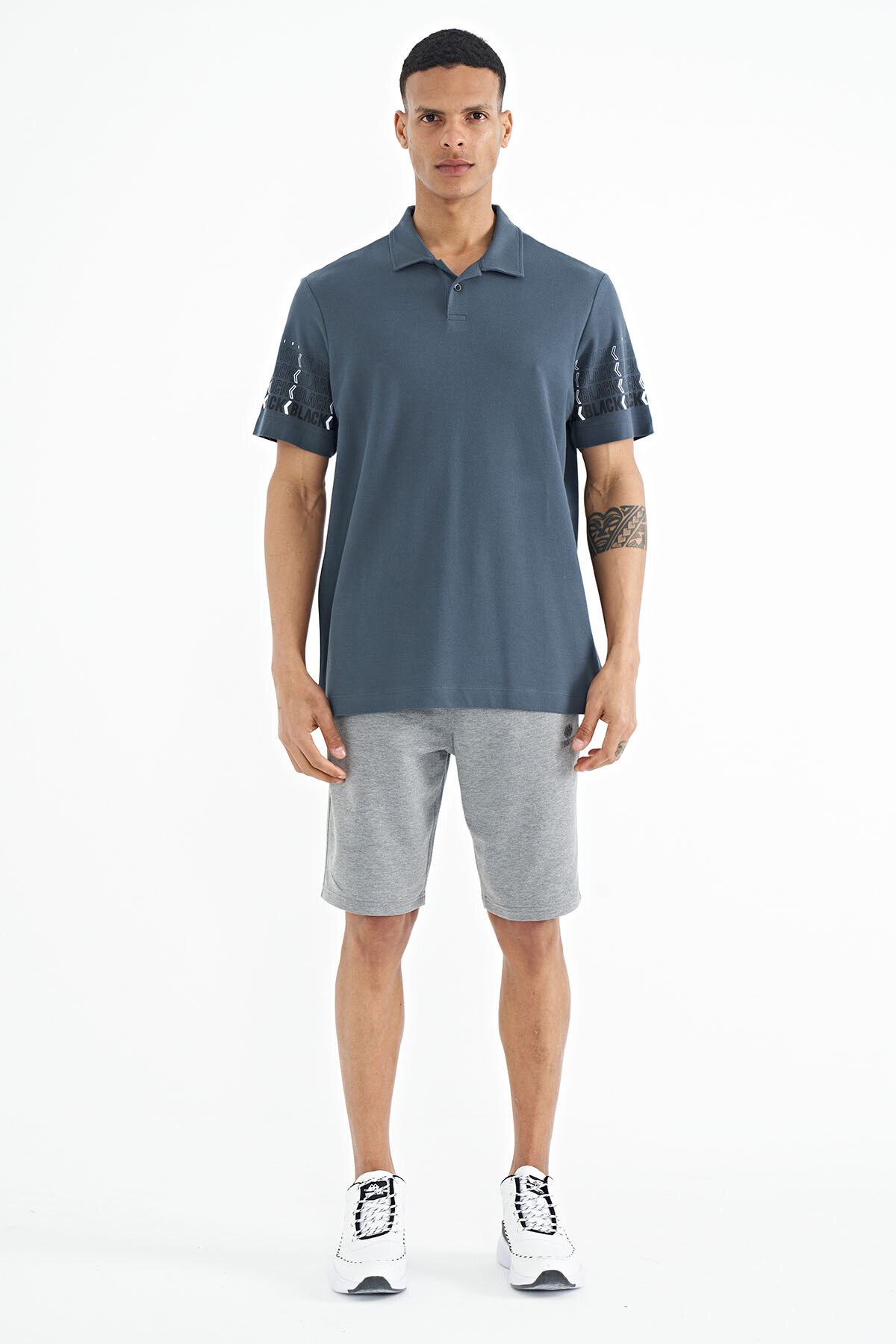 Orman Yeşili Kol Baskı Detaylı Polo Yaka Standart Form Erkek T-shirt - 88240 - TOMMYLIFE (1)