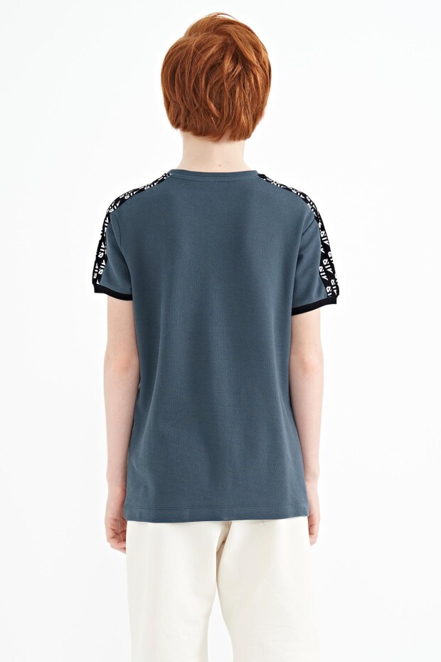 Orman Yeşili Omuz Baskı Detaylı Standart Kalıp O Yaka Erkek Çocuk T-Shirt - 11121 - 5