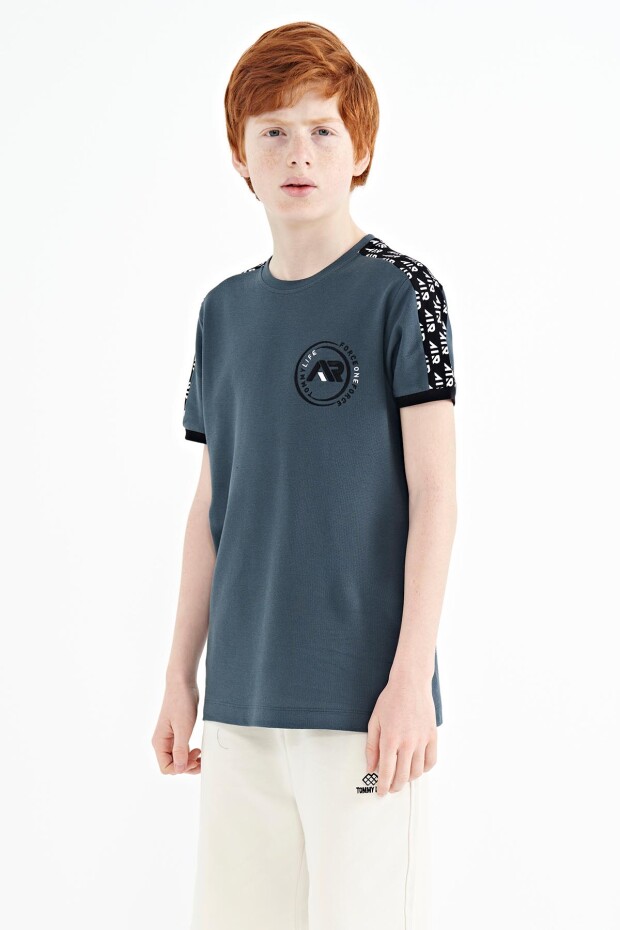 Orman Yeşili Omuz Baskı Detaylı Standart Kalıp O Yaka Erkek Çocuk T-Shirt - 11121 - 3