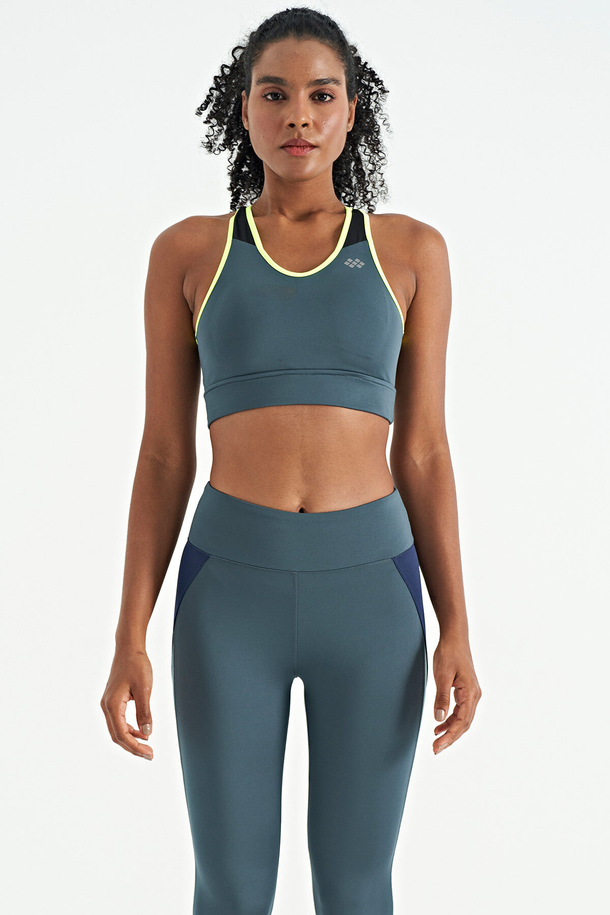 Orman Yeşili Renk Bloklu Sırt Baskı Detaylı Dar Kalıp Kadın Büstiyer - 97253 - TOMMYLIFE