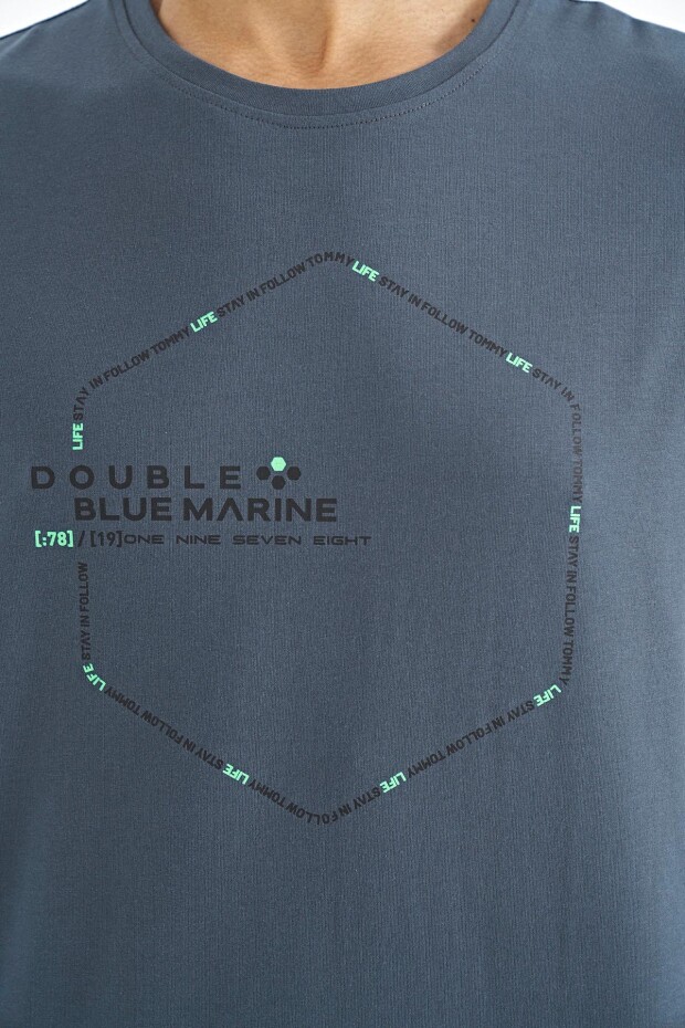 Orman Yeşili Yazı Geometri Basklı Standart Kalıp Erkek T-shirt - 88198