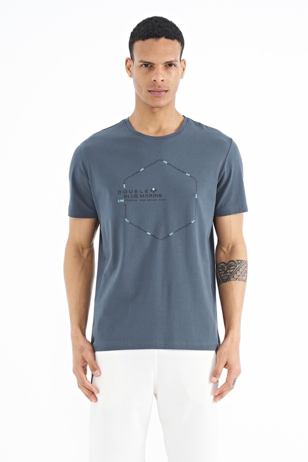 Orman Yeşili Yazı Geometri Basklı Standart Kalıp Erkek T-shirt - 88198