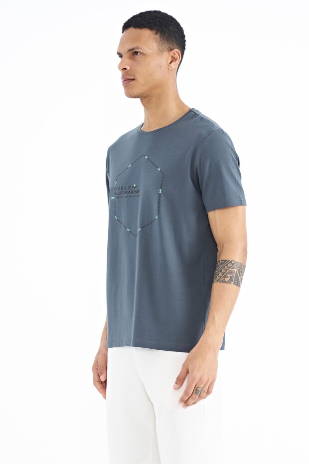 Orman Yeşili Yazı Geometri Basklı Standart Kalıp Erkek T-shirt - 88198