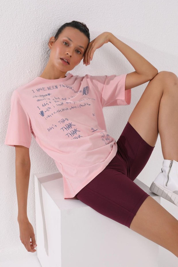 Pembe El Yazısı Baskılı O Yaka Kadın Oversize T-Shirt - 97137