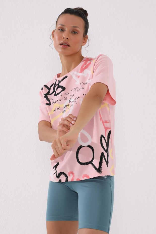 Pembe Karışık Desenli Yazı Baskılı O Yaka Kadın Oversize T-Shirt - 97132