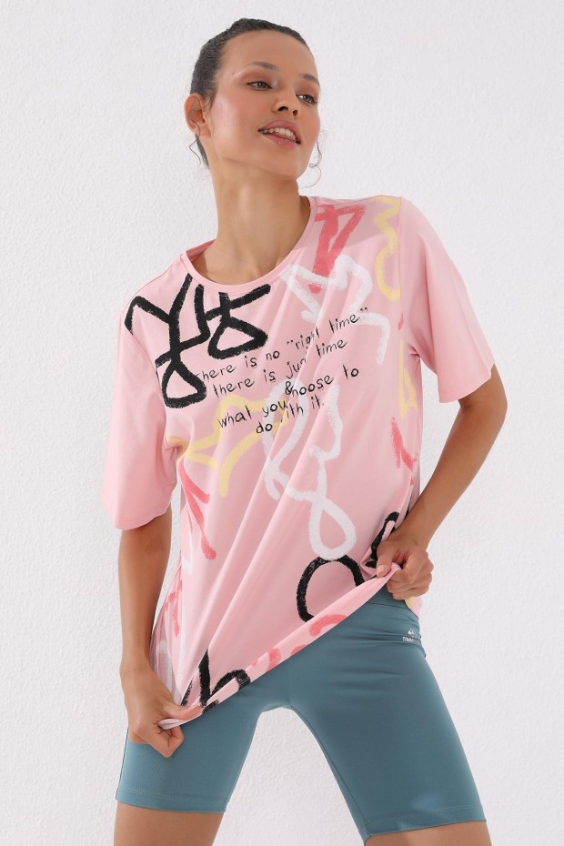 Pembe Karışık Desenli Yazı Baskılı O Yaka Kadın Oversize T-Shirt - 97132