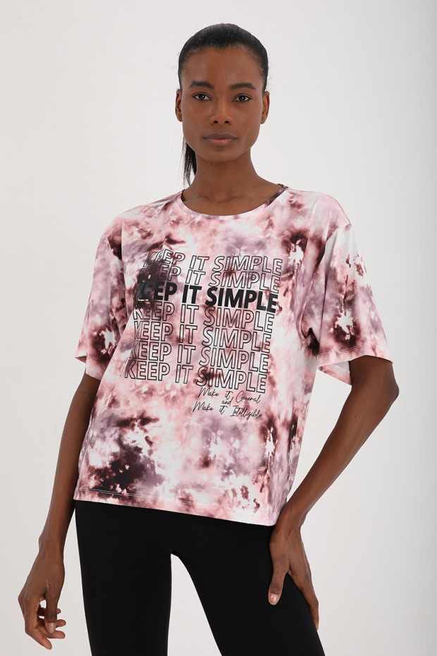 Pembe Yazı Baskılı Arkası Uzun Batik Desenli O Yaka Kadın Oversize T-Shirt - 97127