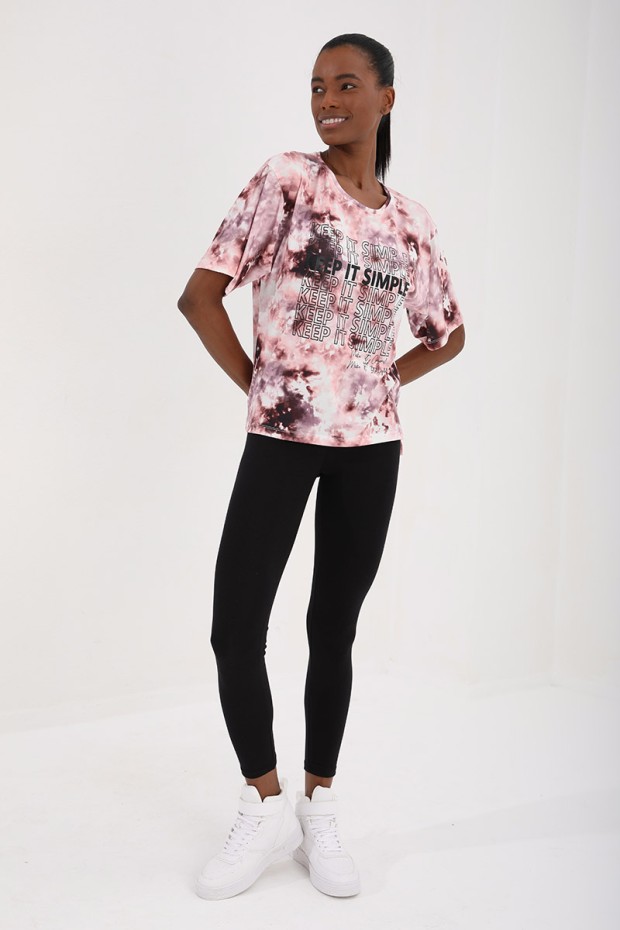 Pembe Yazı Baskılı Arkası Uzun Batik Desenli O Yaka Kadın Oversize T-Shirt - 97127