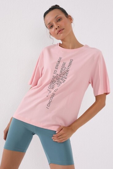 Pembe Pembe Dikey Yazı Baskılı O Yaka Kadın Oversize T-Shirt - 97138 - Thumbnail