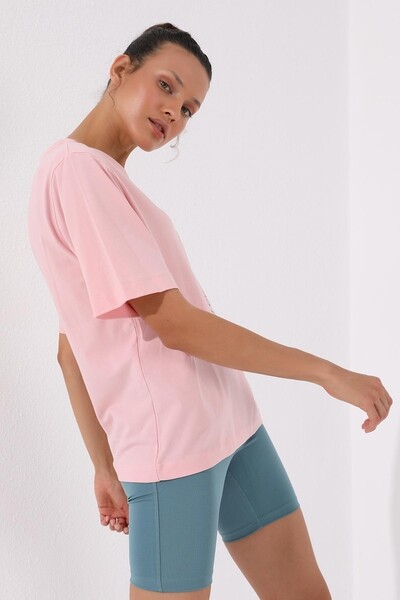 Pembe Pembe Dikey Yazı Baskılı O Yaka Kadın Oversize T-Shirt - 97138