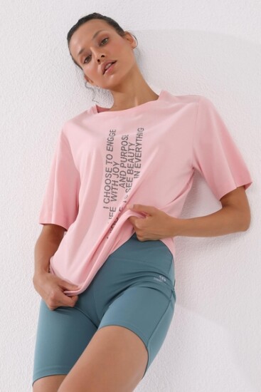 Pembe Pembe Dikey Yazı Baskılı O Yaka Kadın Oversize T-Shirt - 97138 - Thumbnail