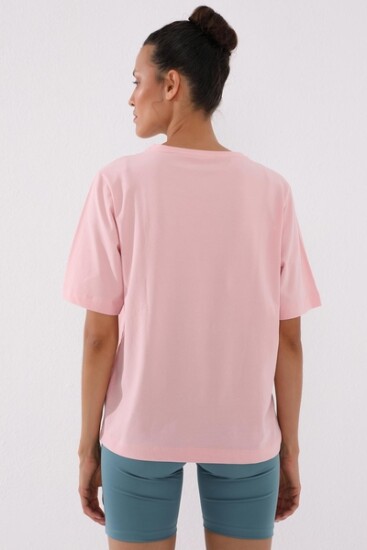 Pembe Pembe Dikey Yazı Baskılı O Yaka Kadın Oversize T-Shirt - 97138 - Thumbnail