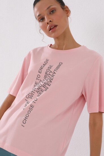 Pembe Pembe Dikey Yazı Baskılı O Yaka Kadın Oversize T-Shirt - 97138 - Thumbnail