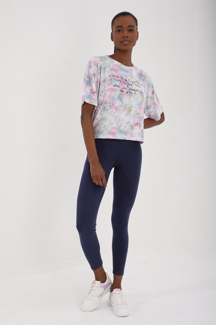 Pembe Yazı Baskılı Karışık Batik Desenli O Yaka Kadın Oversize T-Shirt - 97129 - Thumbnail