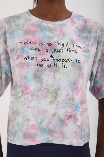 Pembe Yazı Baskılı Karışık Batik Desenli O Yaka Kadın Oversize T-Shirt - 97129 - Thumbnail