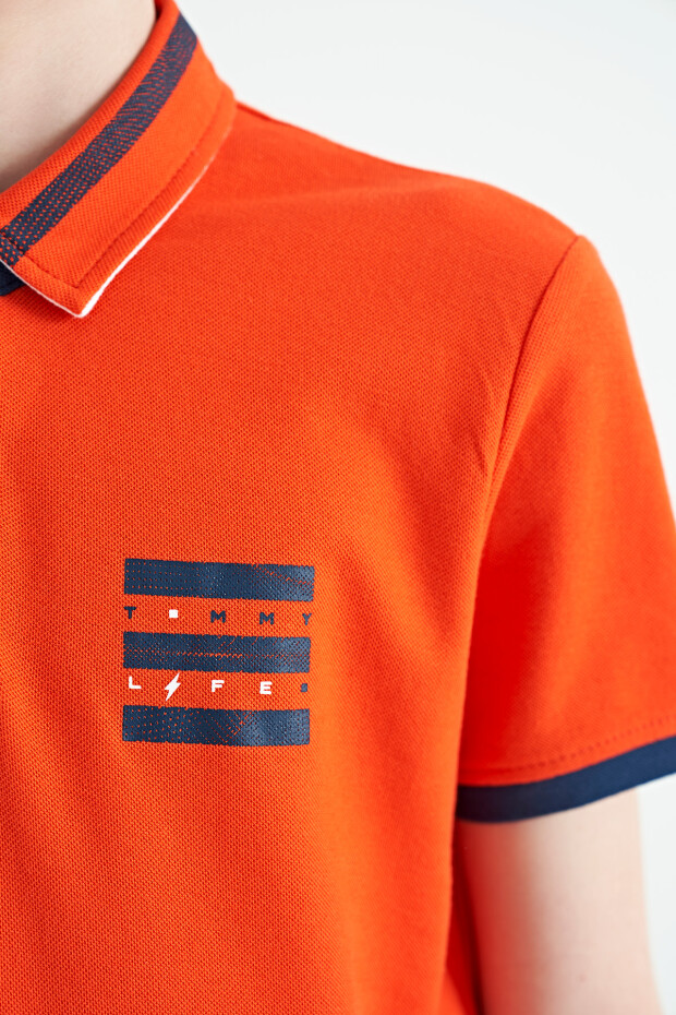 Portakal Yakası Renk Bloklu Baskı Detaylı Standart Kalıp Erkek Çocuk T-Shirt - 11111