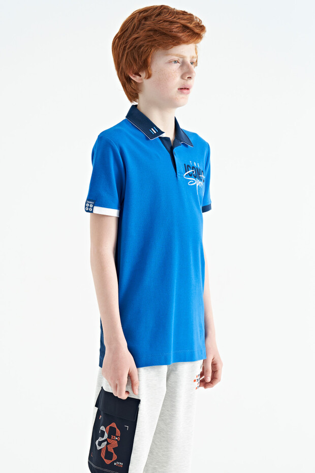 Saks Yaka Gögüs Nakış Detaylı Standart Kalıp Polo Yaka Erkek Çocuk T-Shirt - 11139