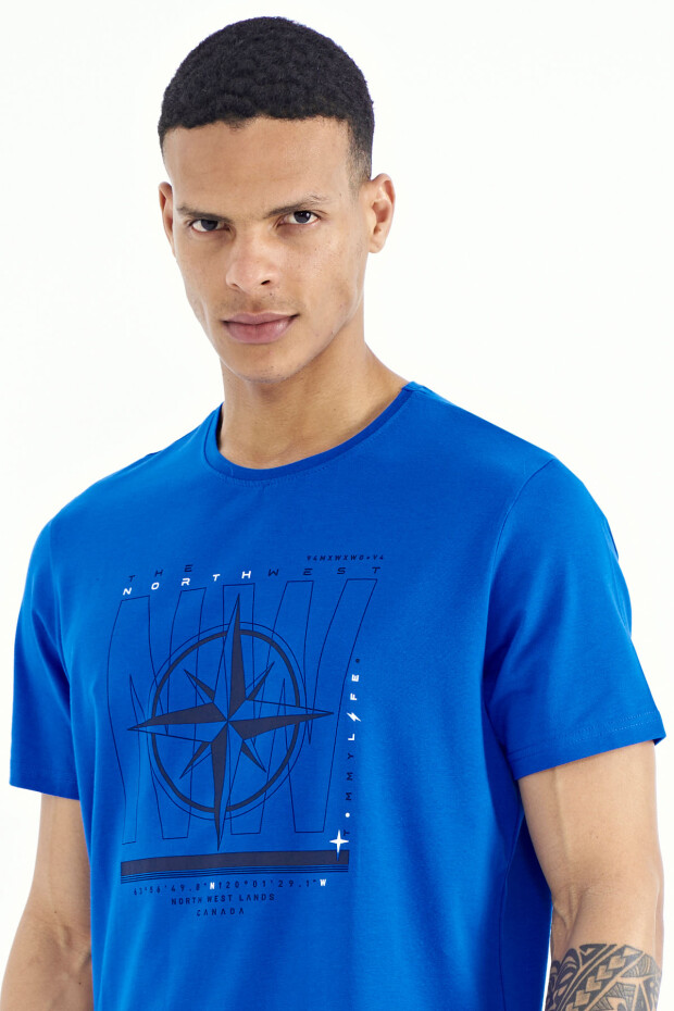 Saks Yazı ve Pusula Baskılı Standart Kalıp O Yaka Erkek T-Shirt - 88173