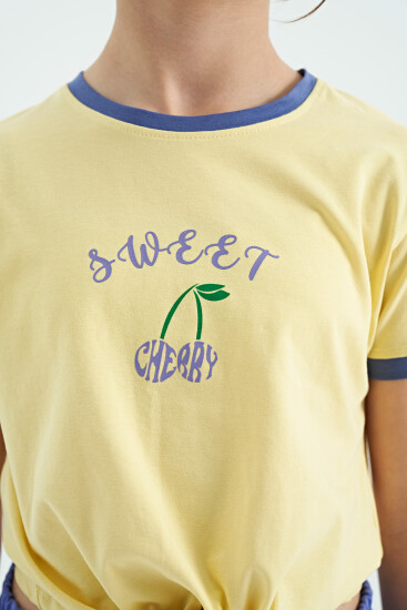 Sarı - Açık Eflatun O Yaka Baskılı Düğüm Detaylı Rahat Kalıp Kız Çocuk Şort Takım - 75132 - TOMMYLIFE (1)