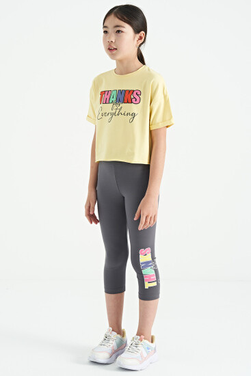 Sarı - Koyu Gri Yazı Baskılı Oversize Kız Çocuk Crop Tayt Takım - 75133 - TOMMYLIFE (1)