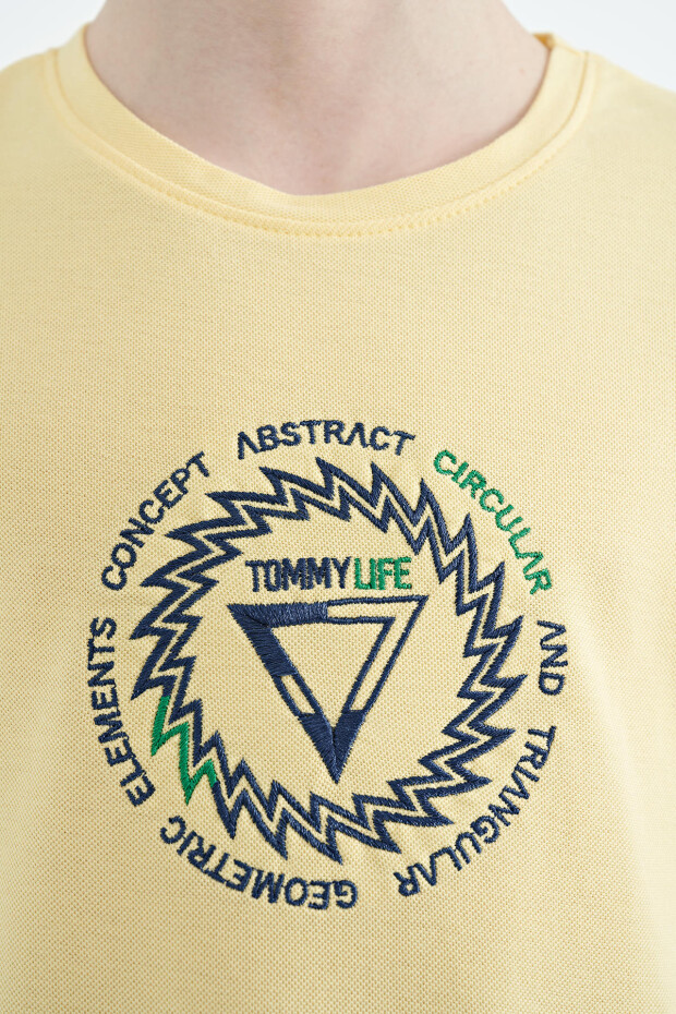 Sarı Nakış İşleme Detaylı O Yaka Standart Kalıp Erkek Çocuk T-Shirt - 11115 - 3