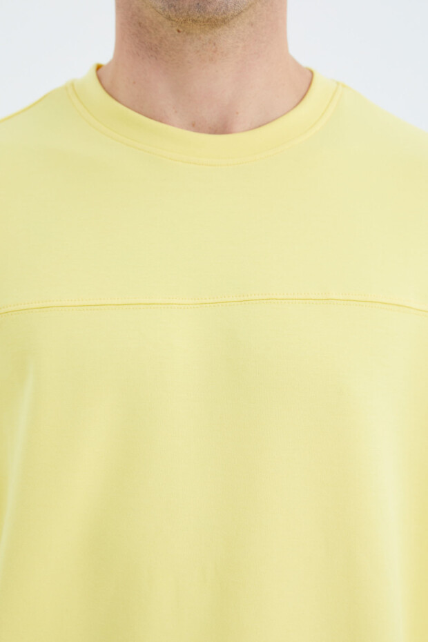 Sarı O Yaka Ön Dikiş Detaylı Basic Rahat Kalıp Erkek Sweatshirt - 88270