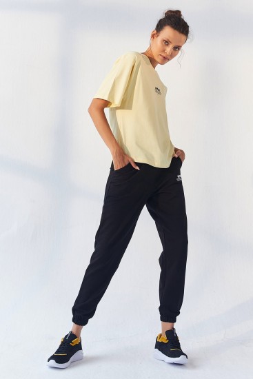 Sarı - Siyah Yazı Baskılı Cepli Bağcıklı Lastik Paça Kadın Oversize Eşofman Takım - 95293 