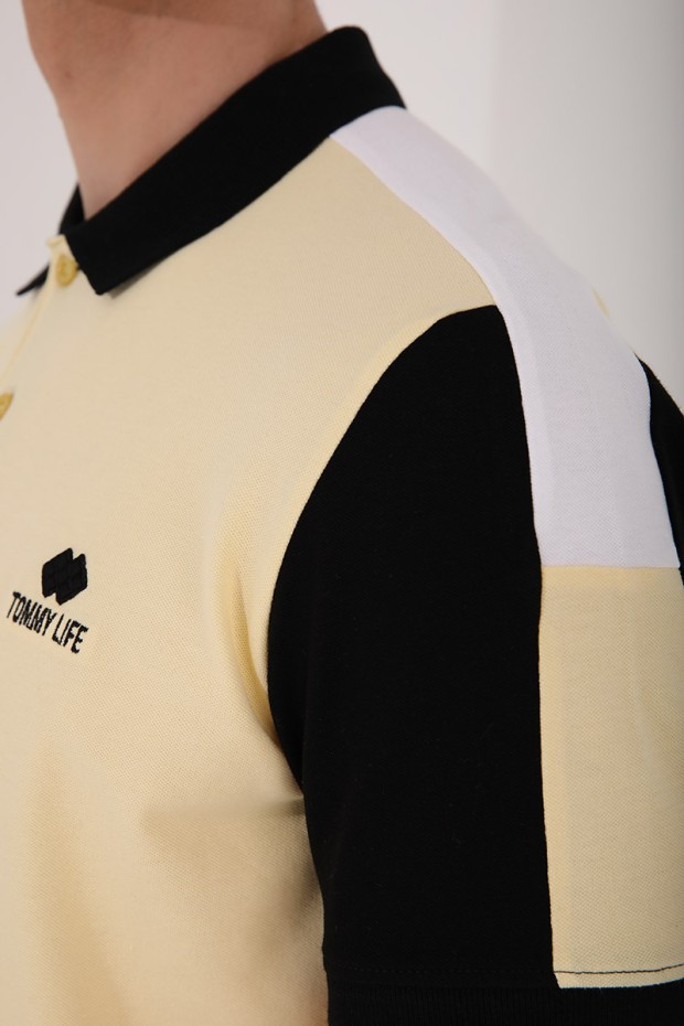 Sarı Tek Omuz Yazı Baskılı Standart Kalıp Polo Yaka Erkek T-Shirt - 87940