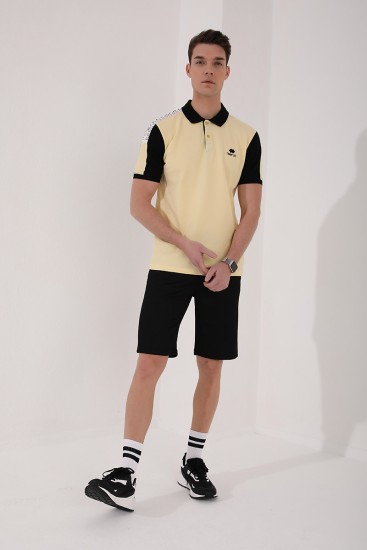 Sarı Tek Omuz Yazı Baskılı Standart Kalıp Polo Yaka Erkek T-Shirt - 87940 - Thumbnail