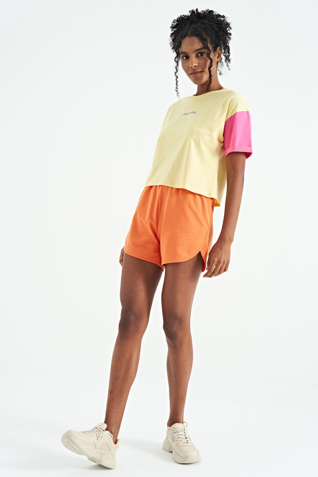 Sarı Üç Renk Düşük Omuzlu Oversize Baskılı Crop Kadın T-Shirt - 02266