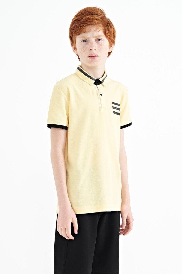 Sarı Yakası Renk Bloklu Baskı Detaylı Standart Kalıp Erkek Çocuk T-Shirt - 11111