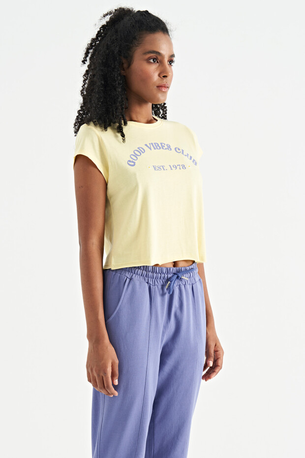 Sarı Yazı Baskılı Rahat Kalıp O Yaka Kadın Basıc T-Shirt - 02255